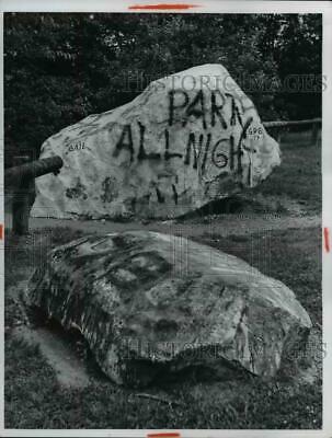 1977 Press Photo The Painted Rock On Tinkers Creek Road Overlooking Gorge